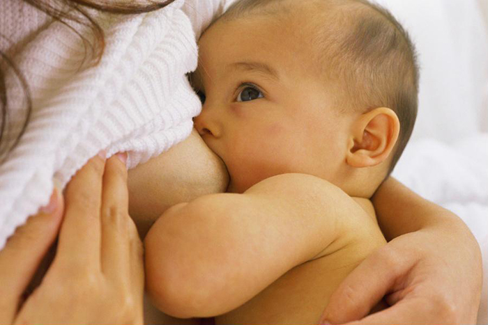 Trẻ sơ sinh bị vàng da mẹ nên ăn gì? Mẹ nên biết để phòng tránh cho con