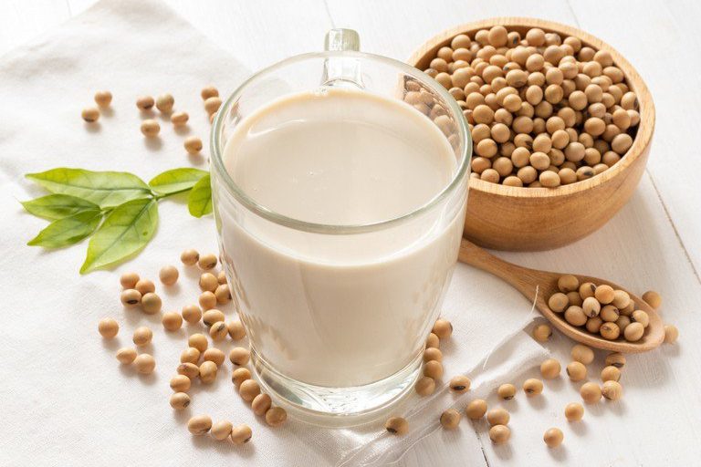 Nam giới uống sữa đậu nành có tốt không? Uống nhiều gây hại gì cho cơ thể?