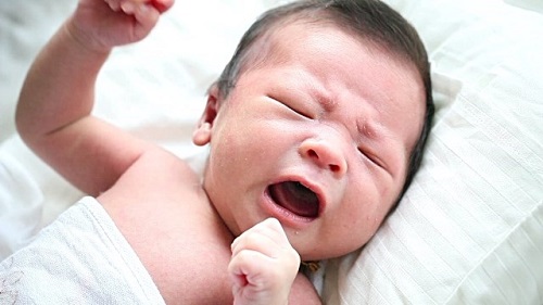 Tại sao trẻ sơ sinh lại hay nấc cụt